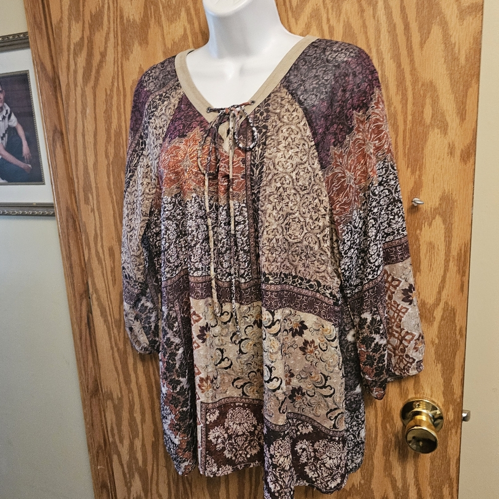 TOP WOMANS SIZE MEDIUM